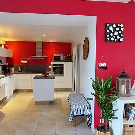 Maison Avec Jardin, Baby Foot, Flipper, Table De Ping Pong, à 1km à Pied Omaha Et Près Port En Bessin *