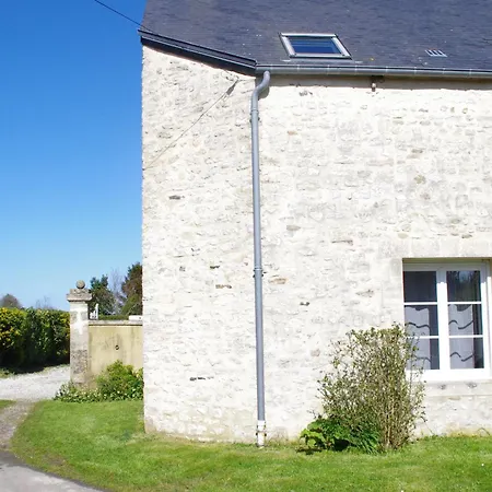 Maison Avec Jardin, Baby Foot, Flipper, Table De Ping Pong, à 1km à Pied Omaha Et Près Port En Bessin *
