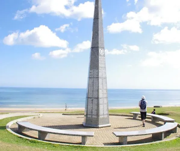 Maison Avec Jardin, Baby Foot, Flipper, Table De Ping Pong, à 1km à Pied Omaha Et Près Port En Bessin *
