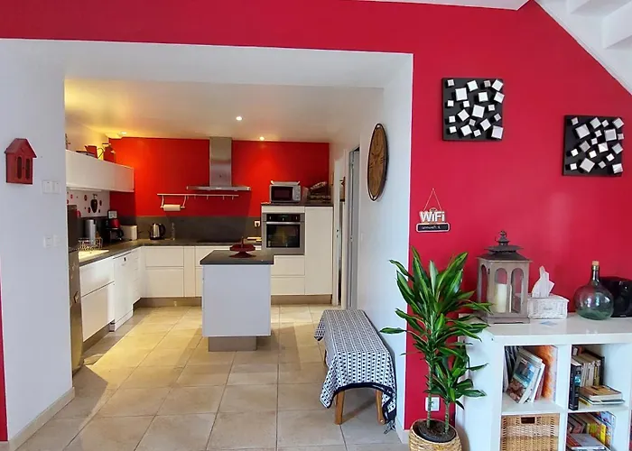 Maison Avec Jardin, Baby Foot, Flipper, Table De Ping Pong, à 1km à Pied Omaha Et Près Port En Bessin *