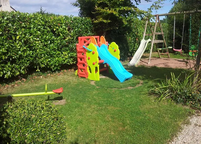 Maison Avec Jardin, Baby Foot, Flipper, Table De Ping Pong, à 1km à Pied Omaha Et Près Port En Bessin